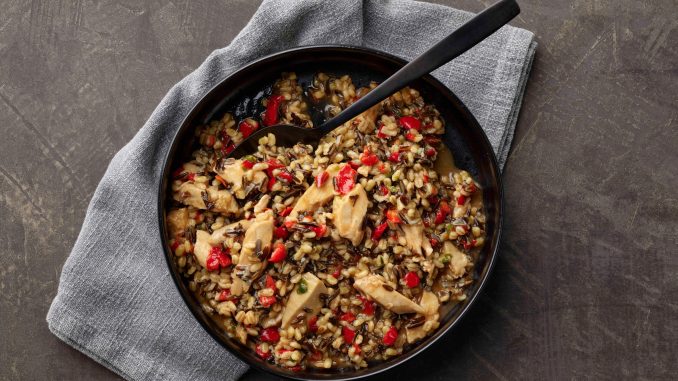 https://cdn.delibusiness.com/2021/07/Dons-Prepared-Foods-Honey-Sriracha-Chicken-Bowl-1-678x381.jpg